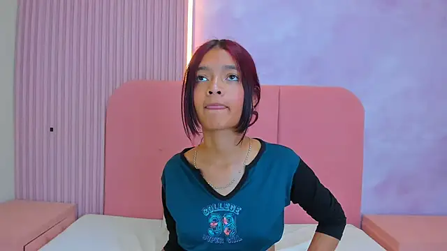 BellaNoir_Aura webcam