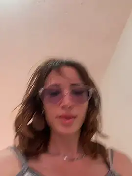 Irresistible37 webcam