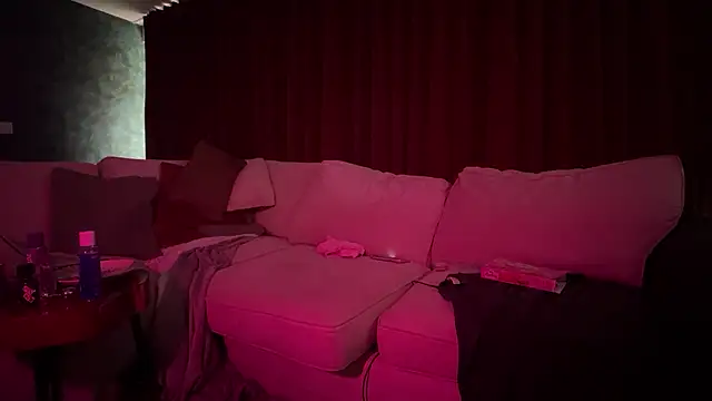 LilithRiaghanSkye webcam