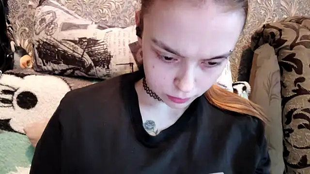 CaraDelevingnee webcam