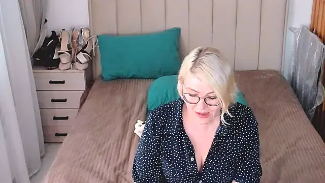 sabrinamacmarren webcam