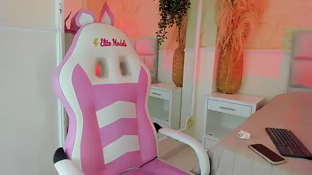 CarolineFyre webcam