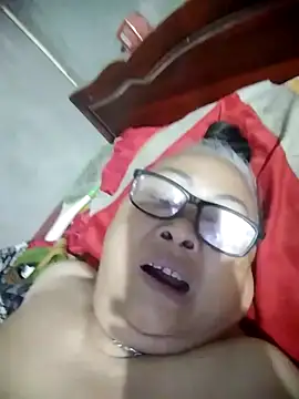 YourMomy- webcam