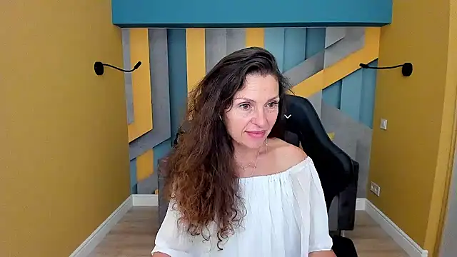 ellalong (F mature) - take off my bra