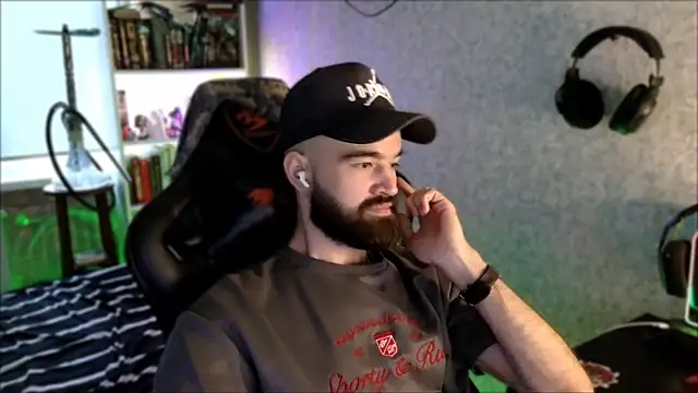 _Serious_Man webcam