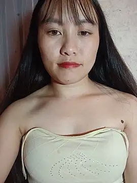 Cherry-squirtt live cam on StripChat