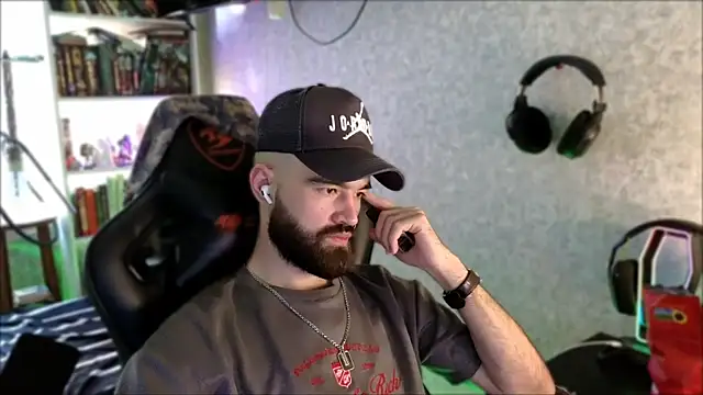 _Serious_Man webcam
