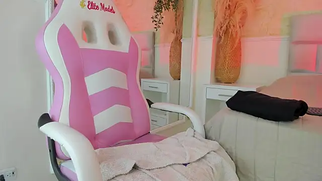 CarolineFyre webcam