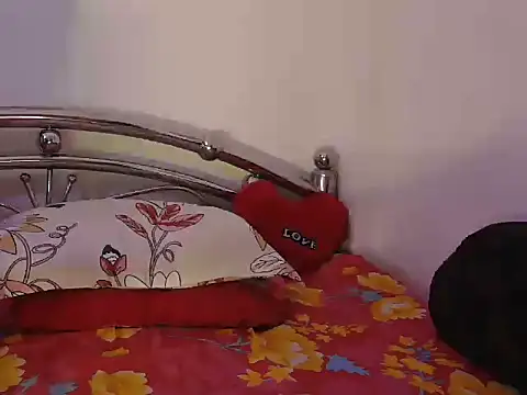 Ishaa_03 live cam on StripChat
