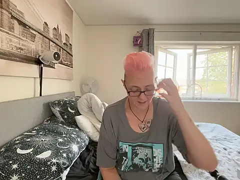 Curvy-Jinx webcam