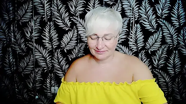 Olivia_playful webcam