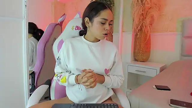 CarolineFyre webcam