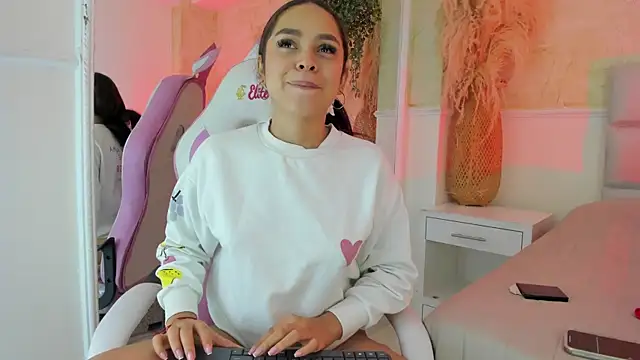 CarolineFyre webcam