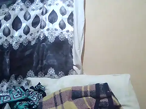 NaughtyNyra webcam