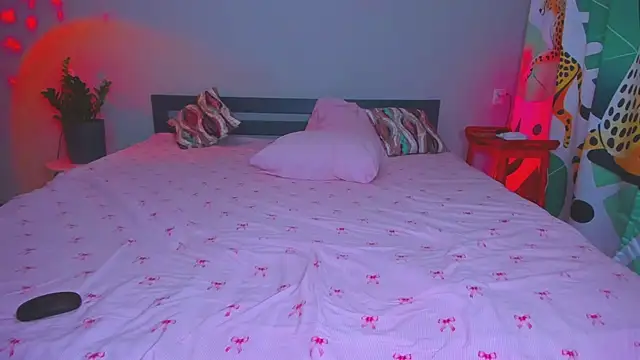 TishaLove webcam