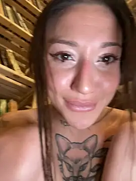 SaintSquirt live sex cam