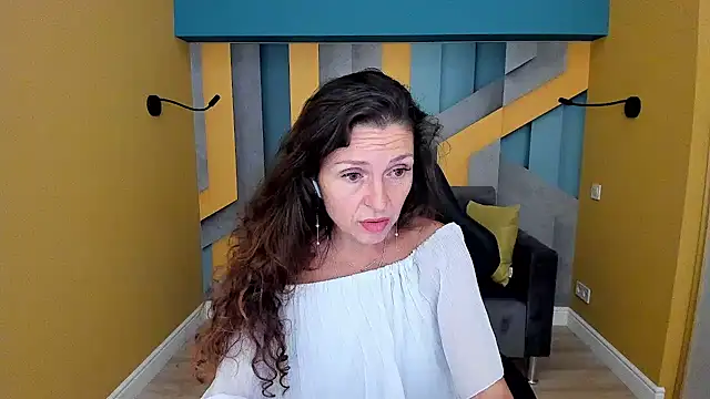 EllaLong webcam