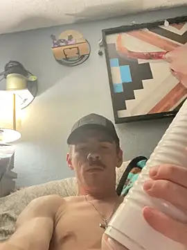 WhiteBullD317 live cam on StripChat