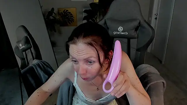 EmilyStevart live cam on StripChat