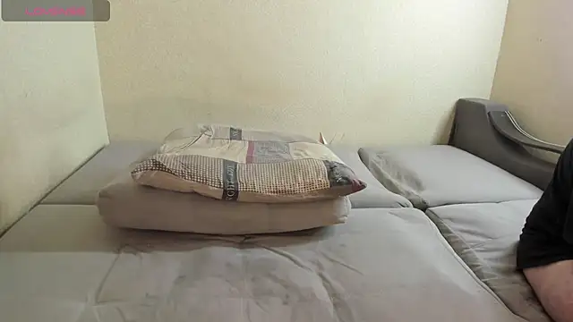 Browni_Kiss webcam