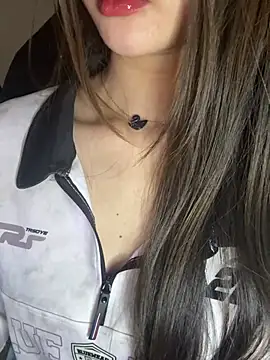 Yiyina_17 webcam