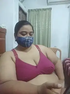 momo_loves webcam