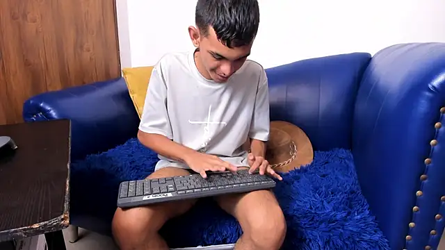 littlecum18 webcam
