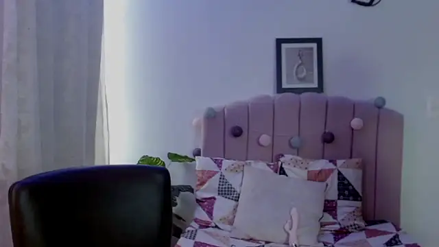 ValkiriaFoX webcam