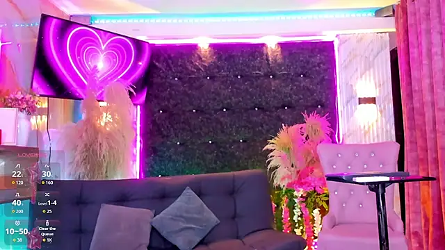 Queens_Wonders_Blonders webcam