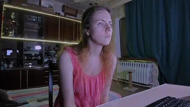 pa1e_pr1ncess (F young) - smile & blown kisses