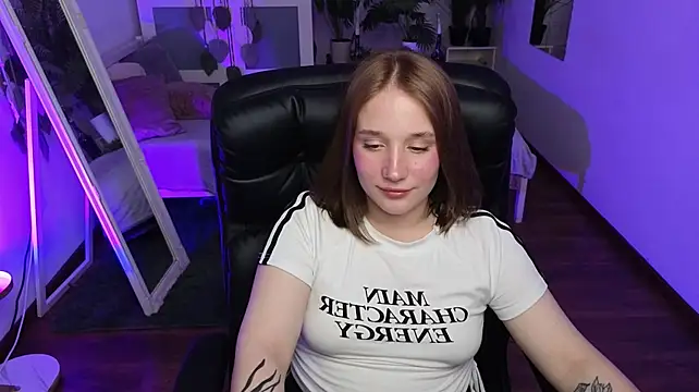 AliceTrenton live cam on StripChat