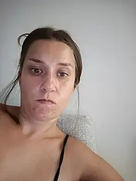 Bullhorygirl webcam