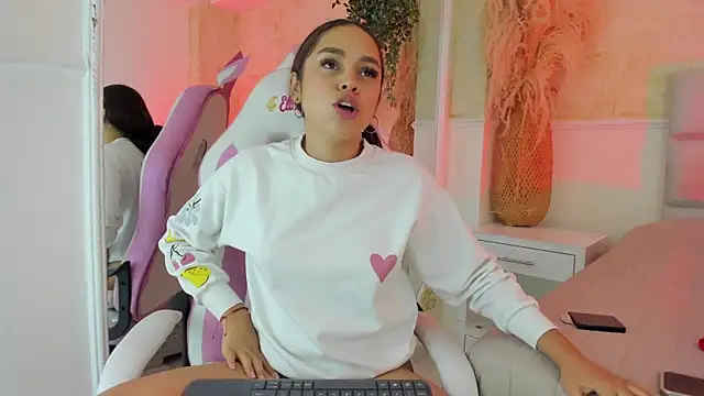 CarolineFyre webcam