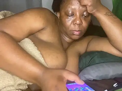BoobsQueeen webcam