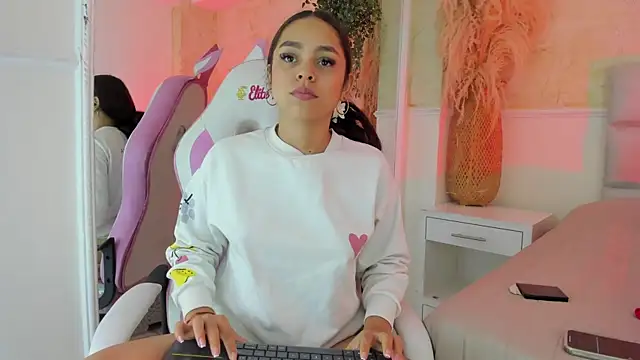 CarolineFyre webcam