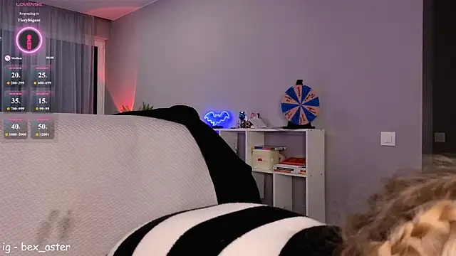 RebeccaAster webcam