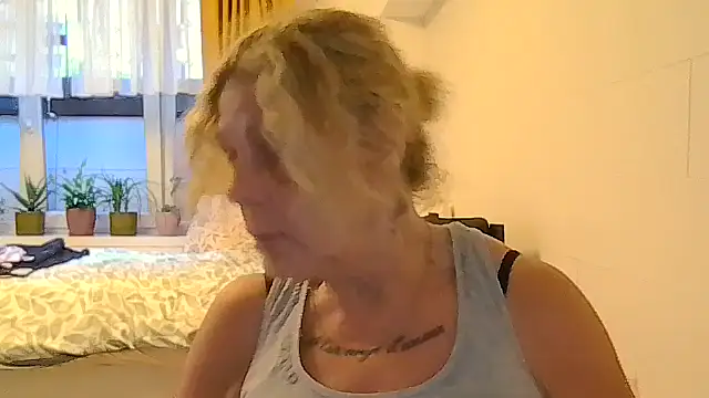 belgianshantie live cam on StripChat