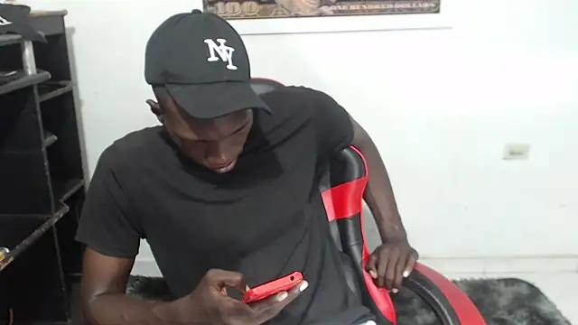 muscular guy black30cmdick xxx chat