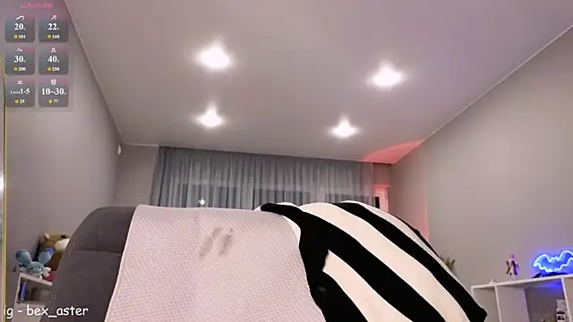 RebeccaAster webcam