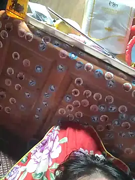 Lady-wet2 webcam