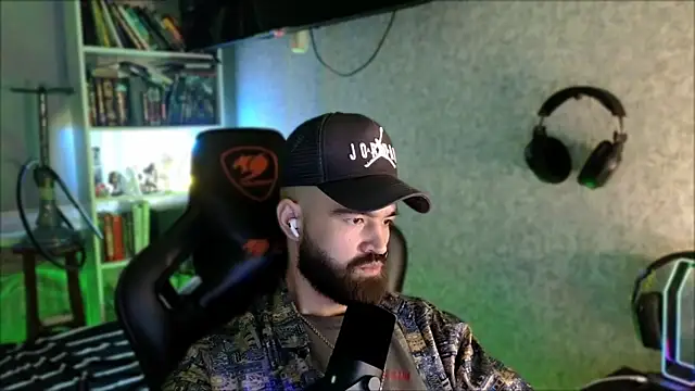 _Serious_Man webcam