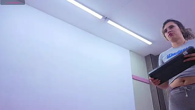 Kaely_Burniing webcam