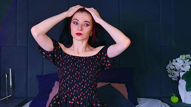 NicoleLuxe webcam
