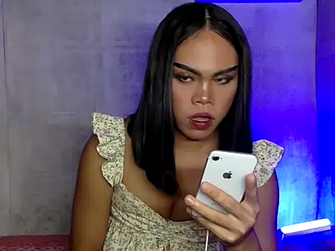 HOT_CUM_ELLA webcam