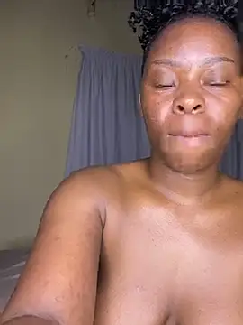 MiyaXo2 webcam