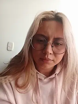 Ana__arms webcam