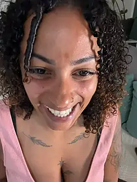 SweetPetiteNoir webcam