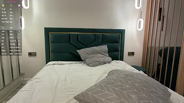 VikkiiSecret webcam