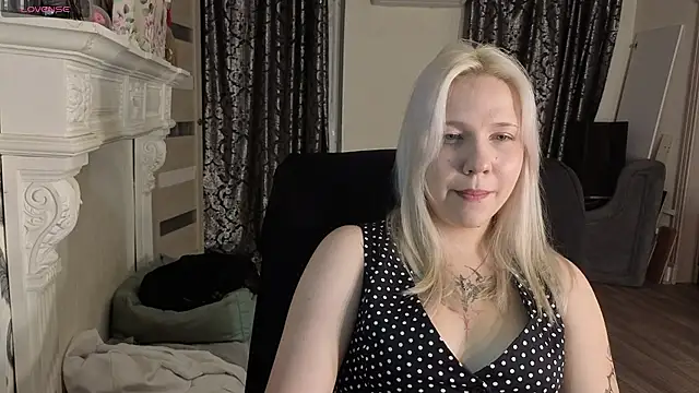 moon__shy webcam