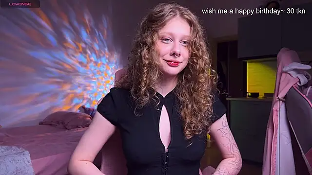 SweetyKiki webcam